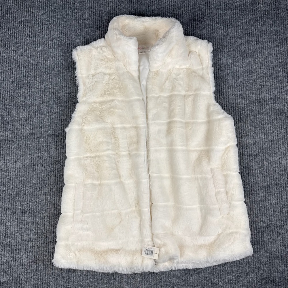 Top It Off Vest Womens L White Faux Fur Zip Front Quiet Luxury Après Ski NEW